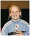 Annika Holtvogt mit Pokal